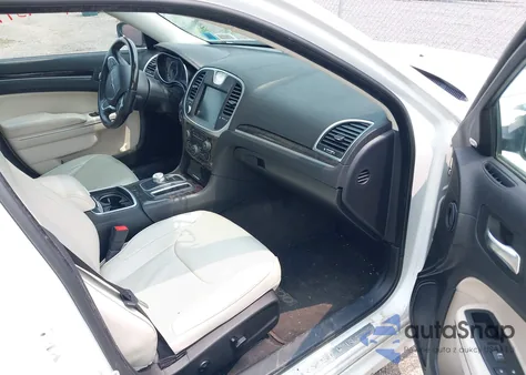 2015 Chrysler 300C z USA, uszkodzony, nr VIN 2C3CCAEG2FH802221